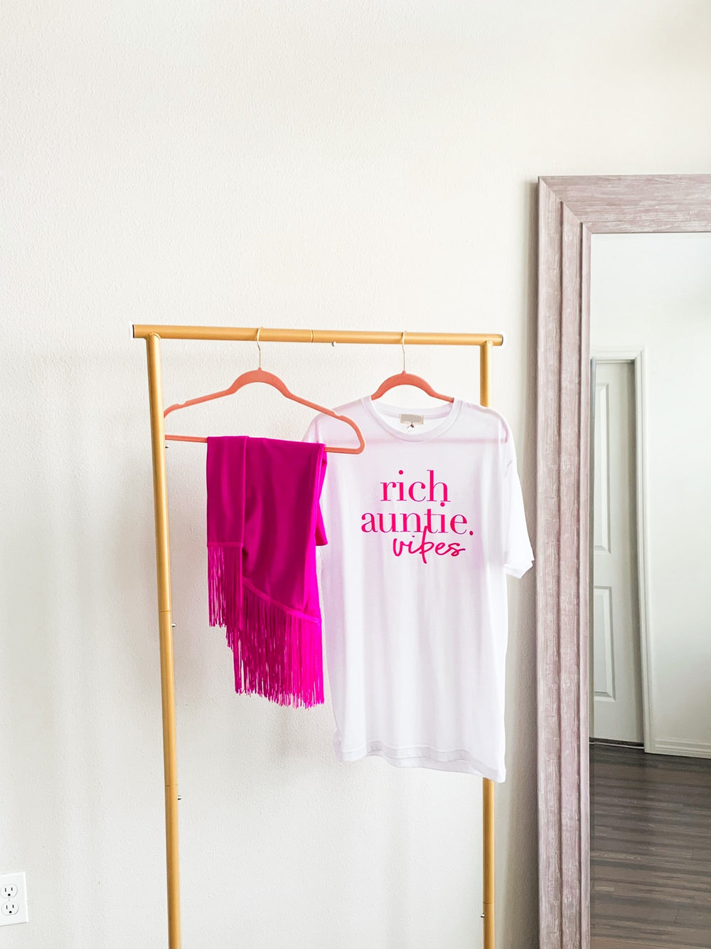 Rich Auntie Vibes Graphic T-Shirt - Eb and Flo